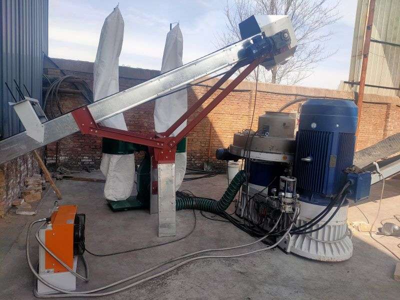 皮带运送机运送物料进入制；；